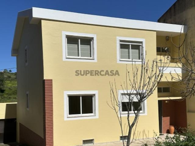 Moradia T8 em Massamá e Monte Abraão
