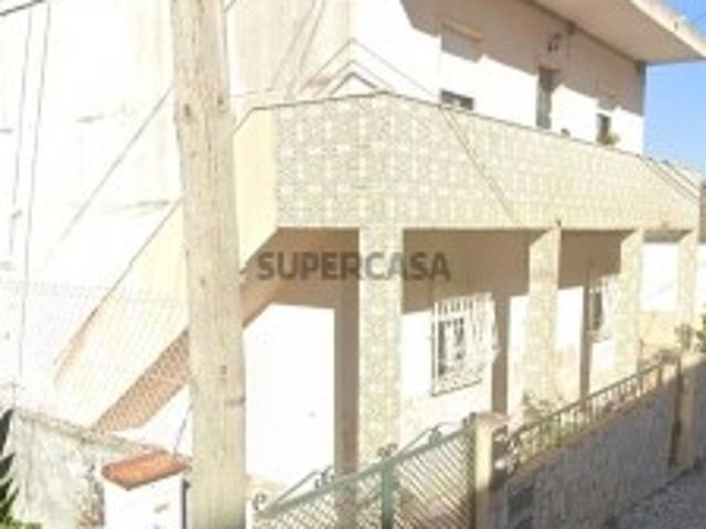 Moradia T8 em Odivelas