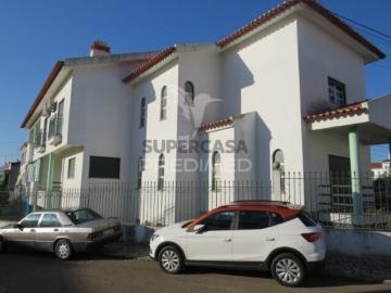 Moradia T8 em Biscoitos