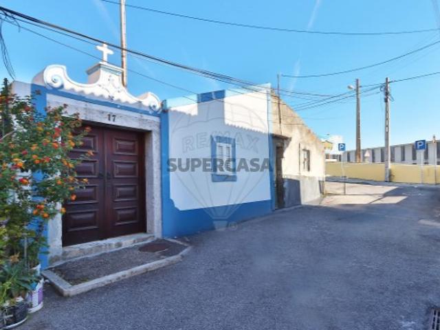 Moradia T8 em Porto Salvo