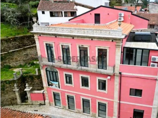 Moradia T8 em Vila Cova de Alva e Anseriz