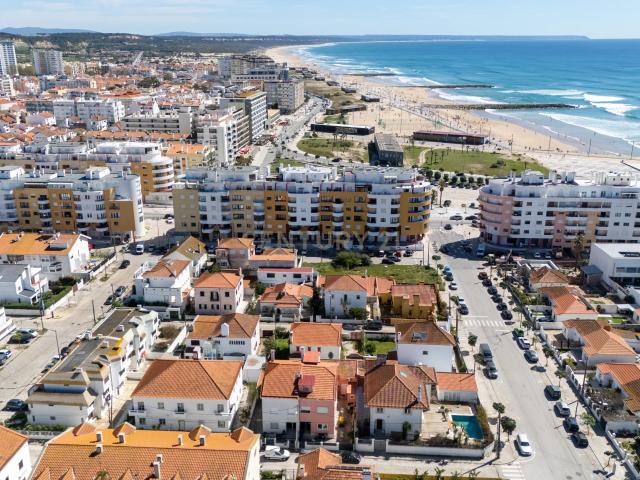 Moradia T8 isolada na Costa da Caparica