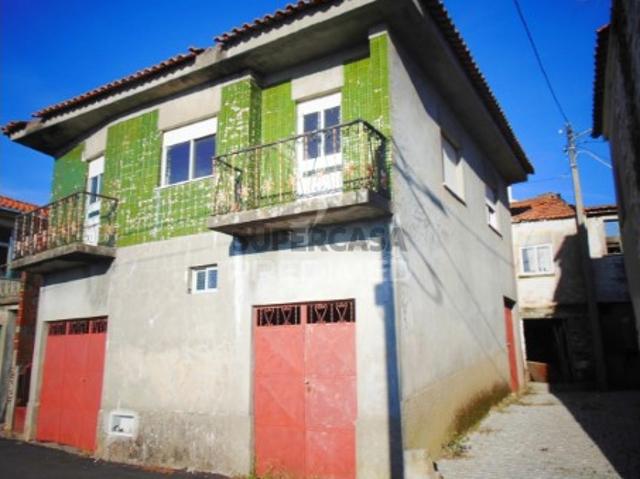 Moradia T9 em Abaças
