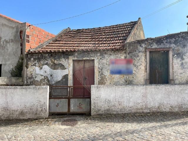 Moradia T0 à venda em Casais Brancos