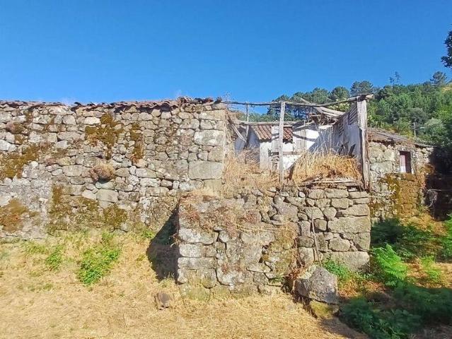 Moradia T0 à venda em Cinfães