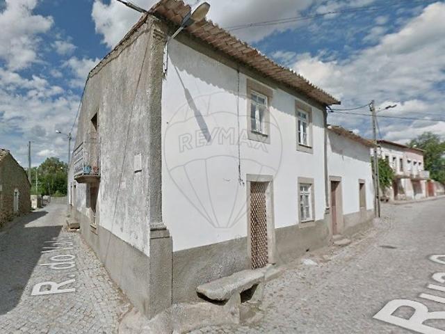 Moradia T0 à venda em Figueira de Castelo Rodrigo