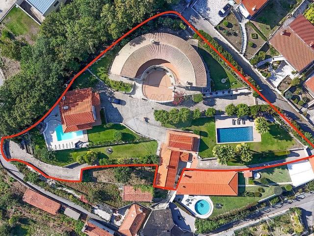 Moradia T10 à venda em Macieira de Cambra, Vale de Cambra RE/MAX Portugal