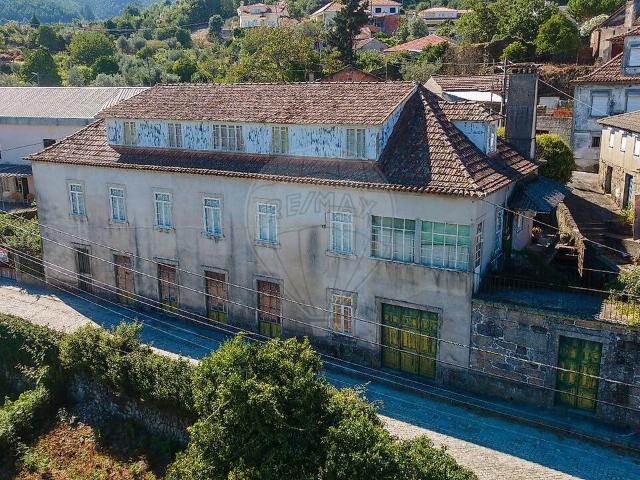 Moradia T10 à venda em Santiago de Besteiros, Tondela RE/MAX Portugal