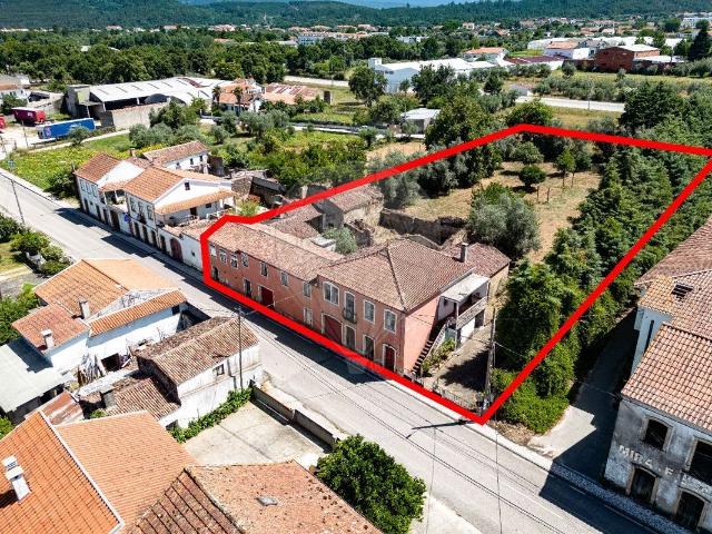 Moradia T10 à venda em Vila da Lousã