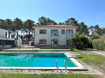 Moradia T10 com Piscina e Campo de Jogos na Verdizela Dois. 400m² Corroios
