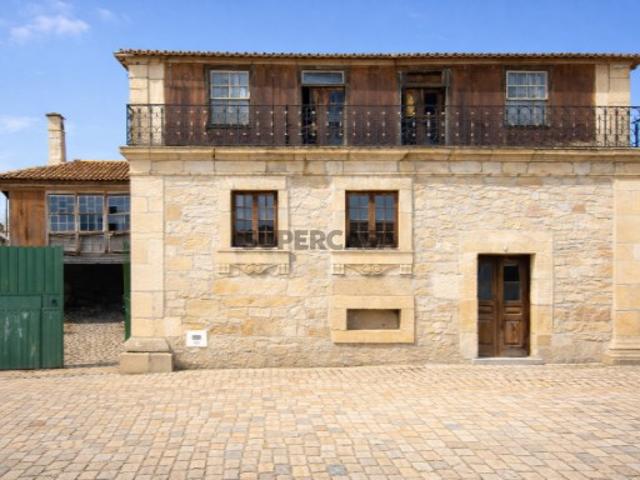 Moradia T7 situada na típica aldeia de Fonte Arcada, Sernancelhe