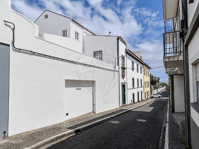 Moradia T11 à venda em Ponta Delgada São Sebastião, Ponta Delgada RE/MAX Portugal