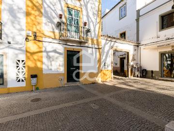 Moradia T1+1 de 3 pisos no Largo Largo D’Álvaro Velho, Centro Histórico de Évora