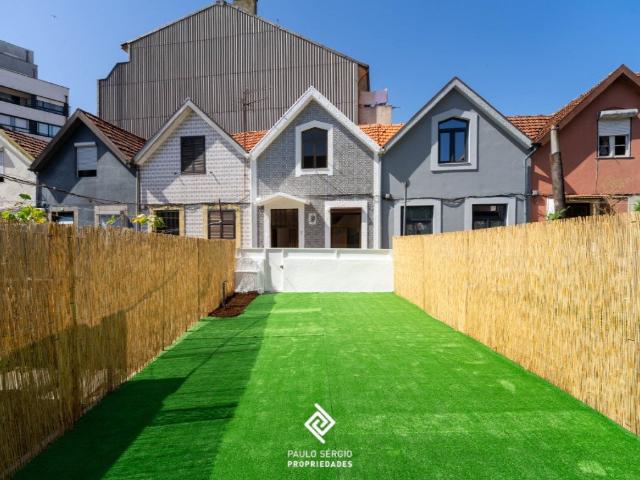 Moradia T1+1 Duplex com terraço totalmente remodelada em Vil. 51m² Santa Marinha
