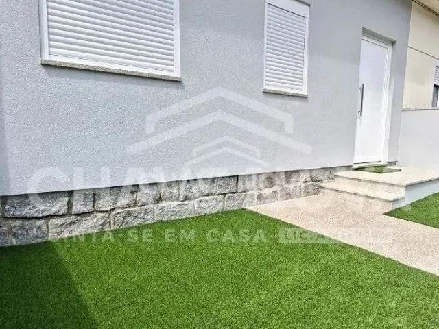 Moradia T1+1, para arrendamento em S. Félix da Marinha