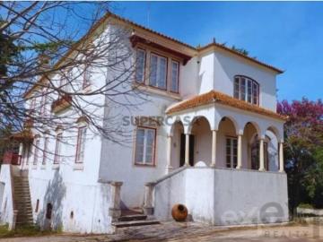 Moradia T14 em Meia Via