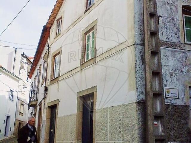 Moradia T15 à venda em Cerdeira e Moura da Serra, Arganil RE/MAX Portugal