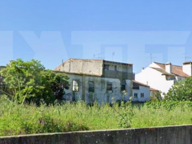 Moradia T19 para recuperar à venda na Avenida Marginal do Tejo Abrantes