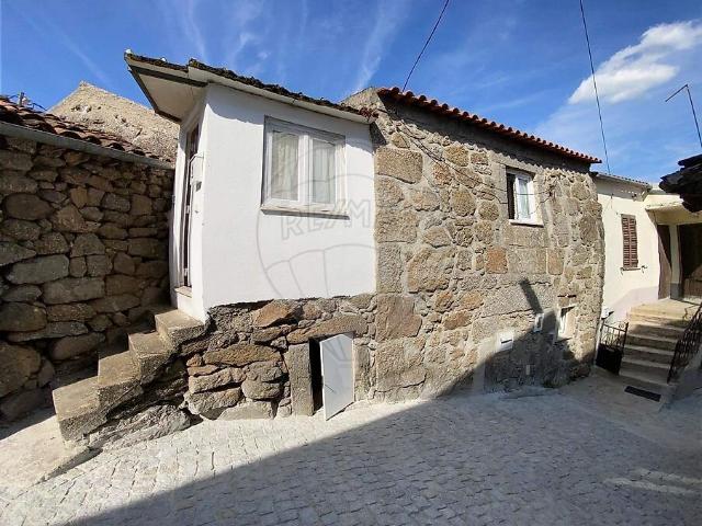 Moradia T1 à venda em Alverca da Beira/Bouça Cova, Pinhel RE/MAX Portugal