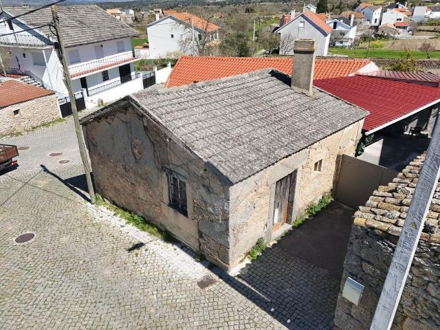 Moradia T1 à venda em Almeida
