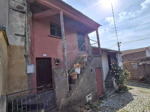 Moradia T1 à venda em Babe, Bragança RE/MAX Portugal