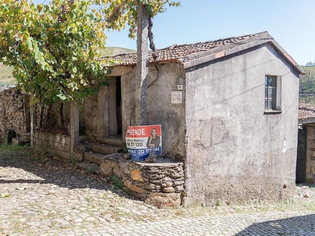 Moradia T1 à venda em Mões, Castro Daire RE/MAX Portugal