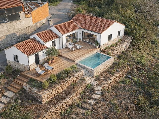 Moradia T1 à venda em São Pedro de Castelões, Vale de Cambra RE/MAX Portugal
