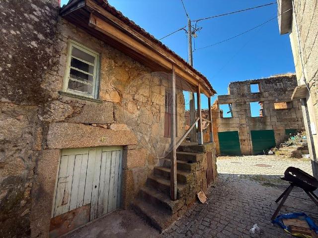 Moradia T1 à venda em Sameice e Santa Eulália, Seia RE/MAX Portugal