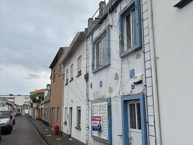 Moradia T1 à venda em Praia da Vitória Santa Cruz, Praia da Vitória RE/MAX Portugal