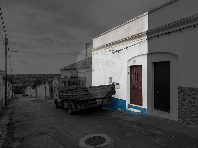 Moradia T1 à venda em Vila Nova da Baronia, Alvito RE/MAX Portugal