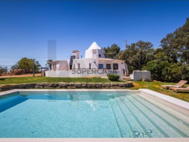 Moradia T1 com 80m2, piscina, terreno com 12.200m2, fantásticas vistas
