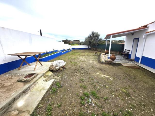Moradia T1, com um espaço exterior, muito perto da praia Fluvial Azenhas D'El Rei
