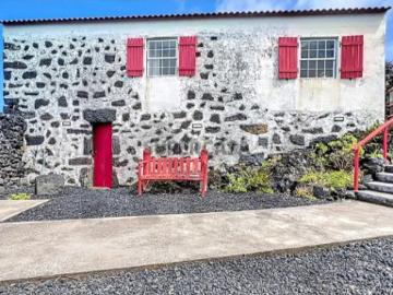 Moradia T1 com Vista Mar e Projeto de Ampliação Zona do Cachorro, Madalena do Pico