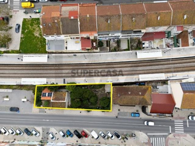 Moradia T1 com Anexo | Lote de terreno de 384 m² | Baixa da Banheira