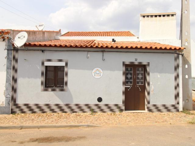 Moradia T1 com Garagem e Quintal localizado nas Aldeias de Montoito, Redondo