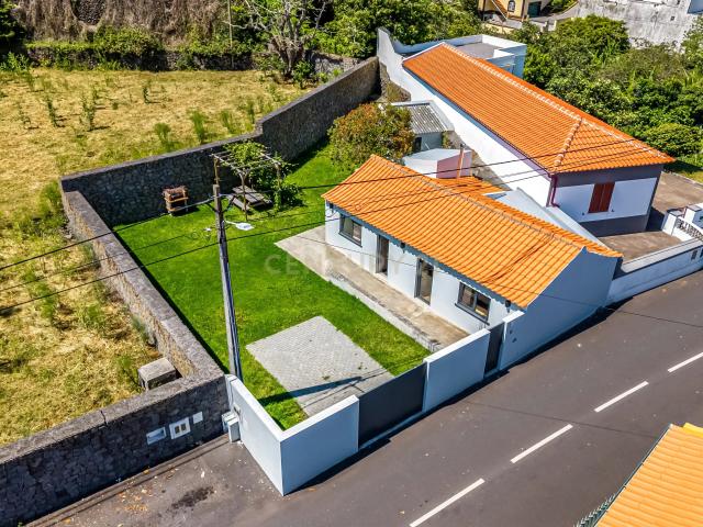 Moradia T1 com jardim e Licença de Alojamento Local Ativa Angra do Heroísmo