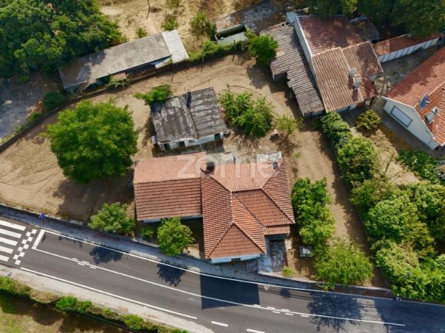 Moradia T1 com projeto aprovado para T3