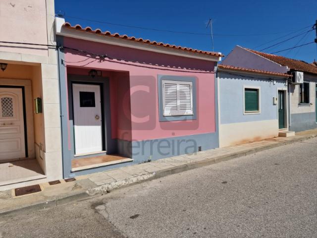 Moradia T1 com quintal em Cortiçois