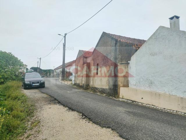 Moradia T1 com Sótão e Logradouro Casal Monteiro, Alenquer