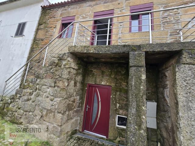Moradia T1 de 2 Pisos com Quarto Mezanino no Soito Renovada