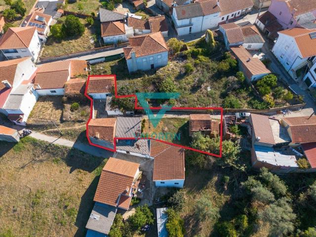 MORADIA T1 E T2 PARA REMODELAÇÃO E TERRENO | SOURE