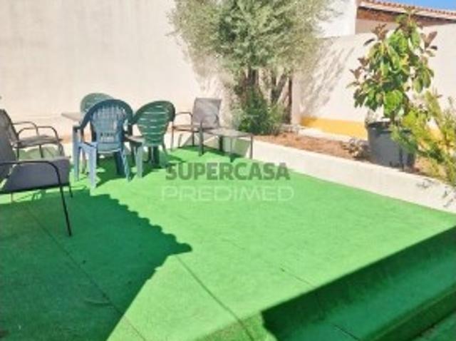 Moradia T1 em N.S. da Tourega e N.S. de Guadalupe