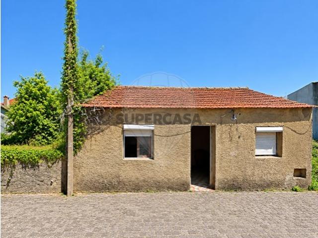 Moradia T1 em Avelãs de Caminho