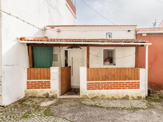 Moradia T1 em Bucelas, Loures Oportunidade Única!