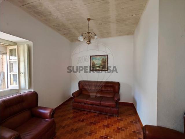 Moradia T1 em Carvoeira e Carmões
