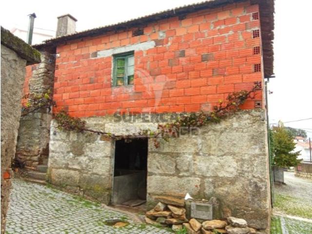 Moradia T1 em Cortiços