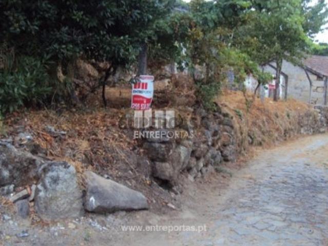 Moradia T1 em Santiago de Piães