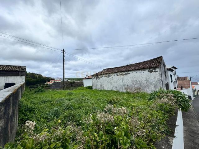 Moradia T1 Estilo Loft com Quintal e Vista Mar – Oportunidade Única no Coração da Pedreira, Nordeste!