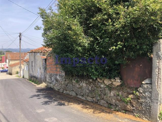 Moradia T1 para restaurar em Cucujães, Oliveira de Azeméis