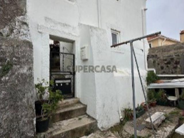 Moradia T1 remodelada Com rendimento em Linda a pastora Oeiras
